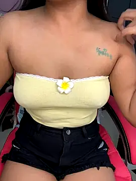 LeisyXO online show from October 29, 2025, 7:26 pm