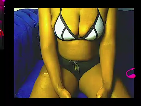 lilylovexx online show from October 3, 2025, 1:19 pm