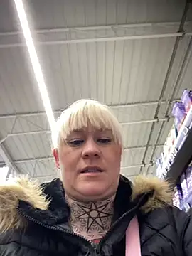 poussichienne online show from March 18, 2025, 8:58 am