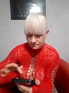 poussichienne online show from September 12, 2025, 7:41 am