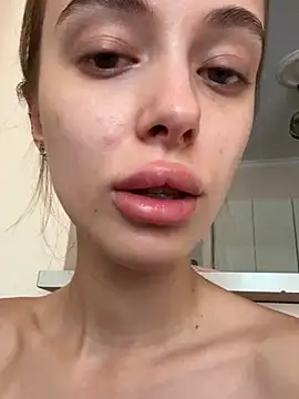 Snapshot of enjoy_my_beauty chatting on July 19, 2026, 6:39 am enjoy my beauty online show from July 19, 2026, 6:39 am