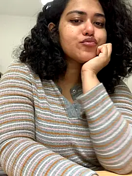 Snapshot of Curvydesifromgermany chatting on October 7, 2025, 11:40 am Curvydesifromgermany online show from October 7, 2025, 11:40 am