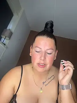 xlinastarrx online show from May 8, 2026, 4:51 am