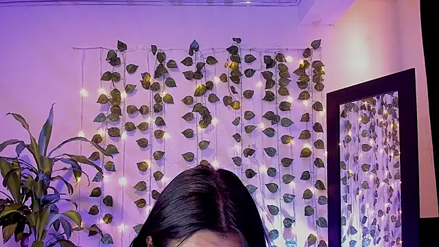 mariiana-diaz online show from February 18, 2025, 4:37 pm