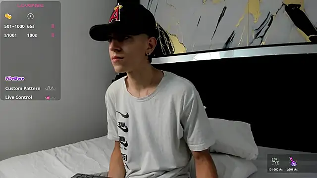 Snapshot of Dei_v_48 chatting on December 5, 2024, 7:49 pm Dei v 48 online show from December 5, 2024, 7:49 pm