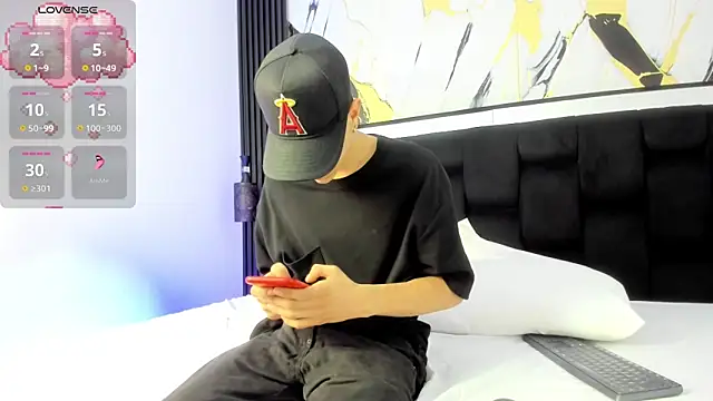 Snapshot of Dei_v_48 chatting on December 8, 2024, 7:43 pm Dei v 48 online show from December 8, 2024, 7:43 pm