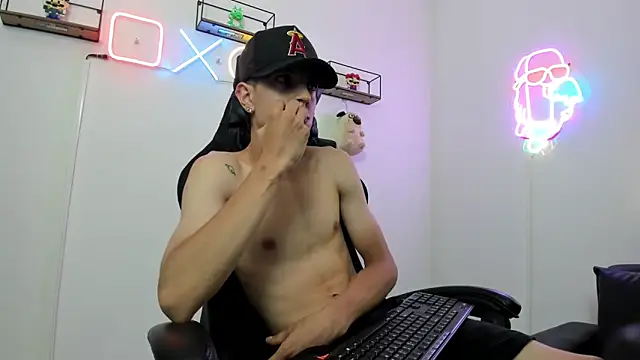 Snapshot of Dei_v_48 chatting on December 14, 2024, 10:50 pm Dei v 48 online show from December 14, 2024, 10:50 pm