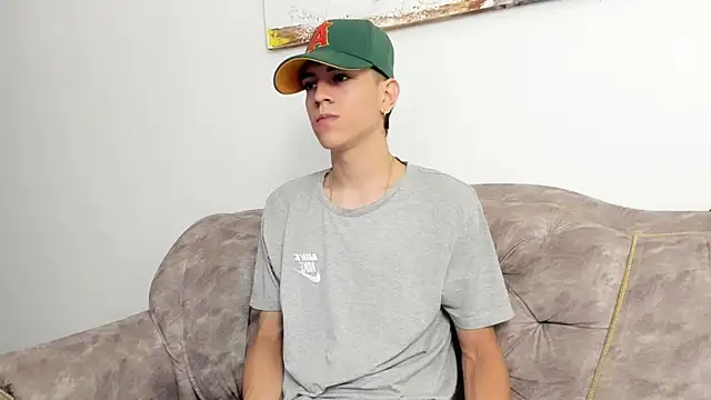 Snapshot of Dei_v_48 chatting on January 15, 2025, 7:34 pm Dei v 48 online show from January 15, 2025, 7:34 pm