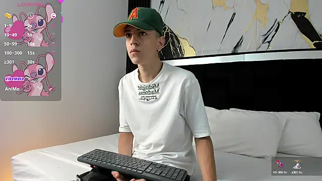 Snapshot of Dei_v_48 chatting on January 21, 2025, 7:28 pm Dei v 48 online show from January 21, 2025, 7:28 pm