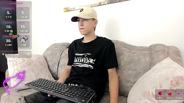 Snapshot of Dei_v_48 chatting on February 4, 2025, 8:17 pm Dei v 48 online show from February 4, 2025, 8:17 pm