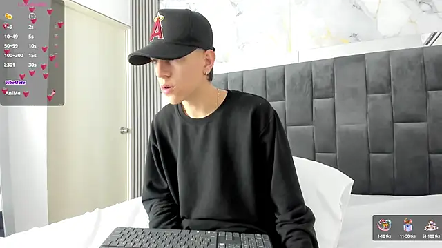 Snapshot of Dei_v_48 chatting on February 19, 2025, 6:11 am Dei v 48 online show from February 19, 2025, 6:11 am