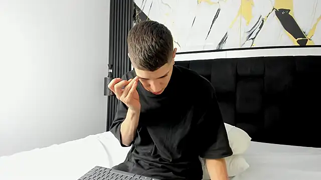 Snapshot of Dei_v_48 chatting on March 8, 2025, 5:59 am Dei v 48 online show from March 8, 2025, 5:59 am