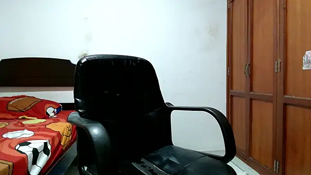 Snapshot of Dei_v_48 chatting on November 15, 2025, 8:49 pm Dei v 48 online show from November 15, 2025, 8:49 pm