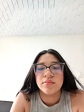 -VICKKY online show from December 17, 2025, 1:39 pm