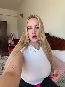 isisxoxx online show from March 16, 2026, 11:25 am