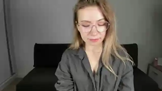 Mia Tasty online show from December 21, 2025, 2:35 pm