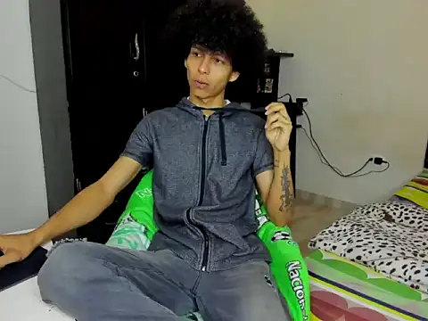 cardrey05 online show from October 10, 2025, 5:56 pm