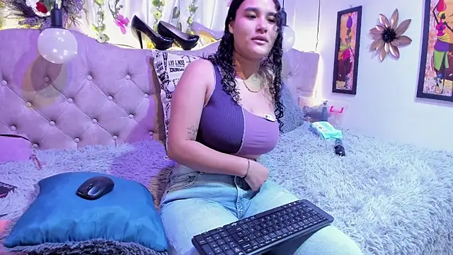 Snapshot of Chanelle_ chatting on March 20, 2025, 1:04 pm Chanelle online show from March 20, 2025, 1:04 pm