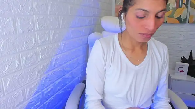 ImCrazzy online show from February 13, 2025, 1:37 pm