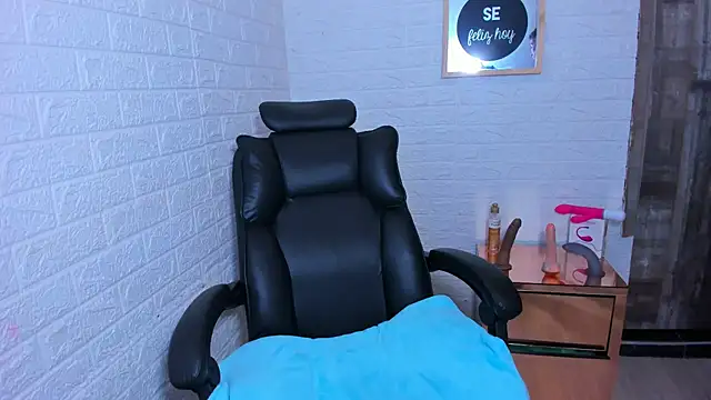 ImCrazzy online show from November 8, 2025, 4:18 pm