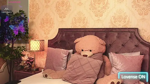 JaneDevine online show from October 18, 2025, 5:10 am