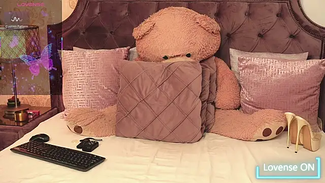 JaneDevine online show from November 13, 2025, 6:23 am