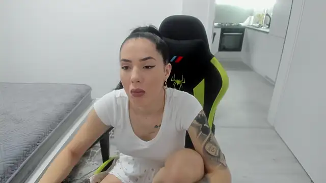 Emmapmg online show from February 16, 2026, 12:45 pm