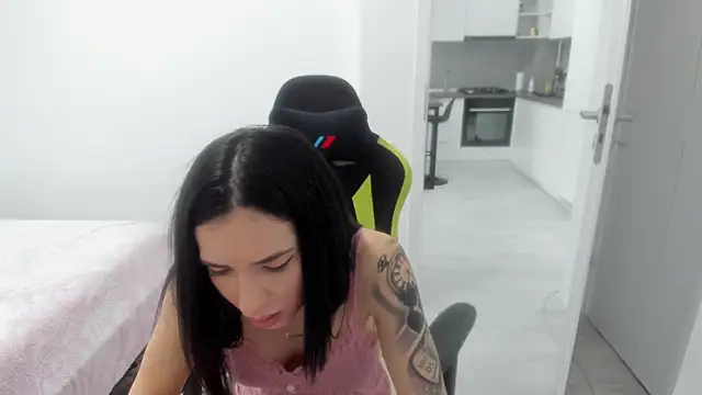 Emmapmg online show from March 31, 2026, 9:43 am