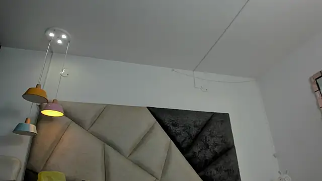 BonnieCute  online show from April 8, 2026, 12:10 am