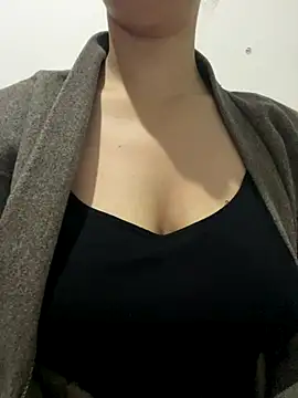 farah-36 online show from December 17, 2025, 9:43 pm