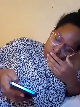 Snapshot of madamsensuale chatting on January 21, 2025, 1:29 am madamsensuale online show from January 21, 2025, 1:29 am