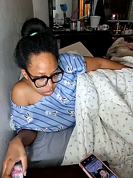 madamsensuale online show from February 5, 2026, 5:23 am