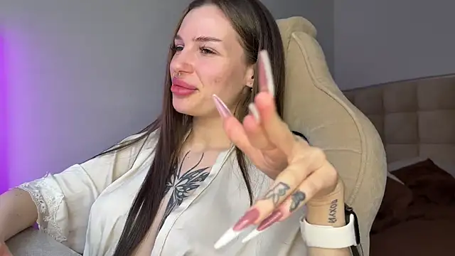 MarlynRobertsen online show from April 13, 2026, 10:43 am