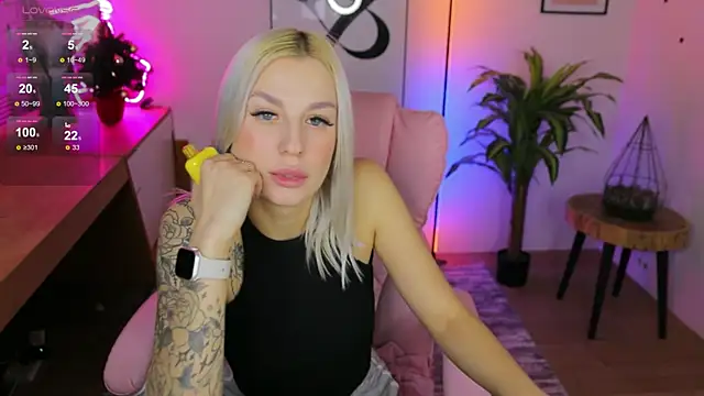 Snapshot of Crystal_Barbie chatting on December 10, 2024, 2:27 am Crystal Barbie online show from December 10, 2024, 2:27 am