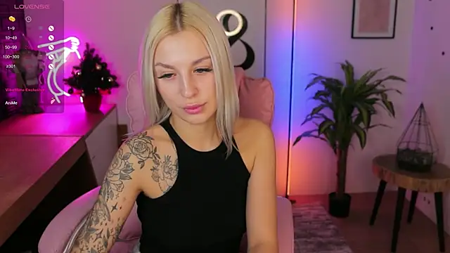 Snapshot of Crystal_Barbie chatting on December 12, 2024, 2:48 am Crystal Barbie online show from December 12, 2024, 2:48 am