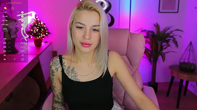 Snapshot of Crystal_Barbie chatting on January 3, 2025, 11:55 pm Crystal Barbie online show from January 3, 2025, 11:55 pm