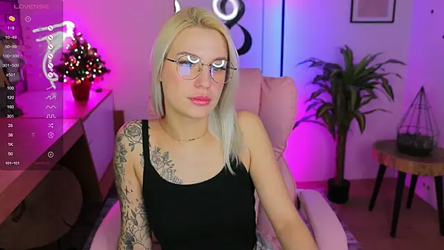 Snapshot of Crystal_Barbie chatting on January 7, 2025, 1:28 am Crystal Barbie online show from January 7, 2025, 1:28 am