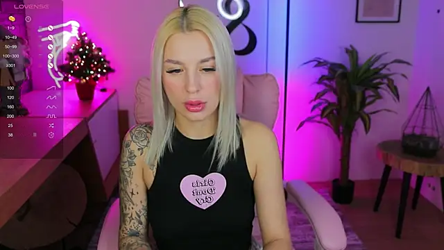 Snapshot of Crystal_Barbie chatting on January 7, 2025, 10:30 pm Crystal Barbie online show from January 7, 2025, 10:30 pm