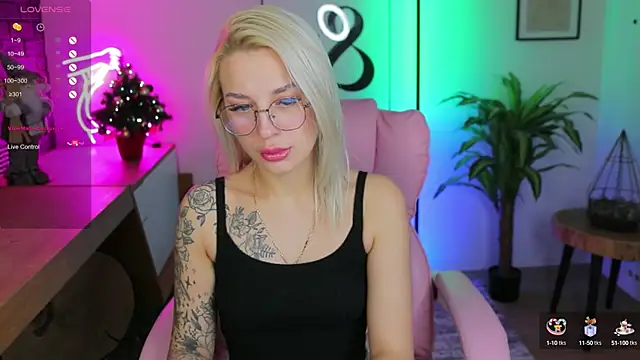 Snapshot of Crystal_Barbie chatting on January 8, 2025, 11:52 pm Crystal Barbie online show from January 8, 2025, 11:52 pm