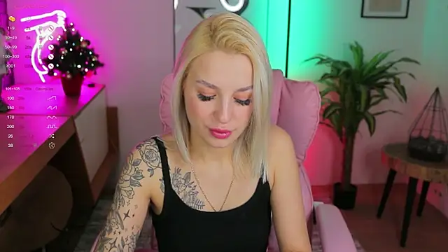 Snapshot of Crystal_Barbie chatting on January 15, 2025, 2:27 am Crystal Barbie online show from January 15, 2025, 2:27 am