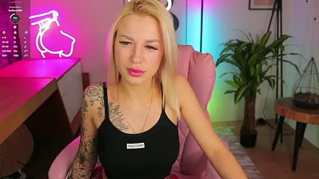 Snapshot of Crystal_Barbie chatting on March 9, 2025, 5:55 am Crystal Barbie online show from March 9, 2025, 5:55 am