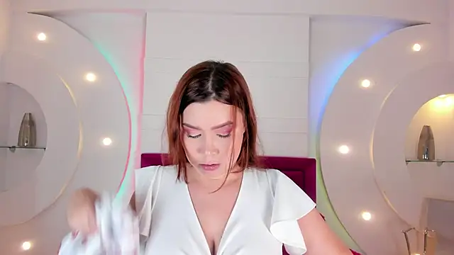 LiaTink online show from February 19, 2025, 5:06 pm