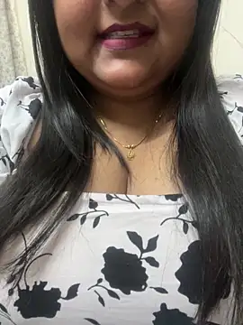 smile pretty online show from March 5, 2025, 5:50 pm