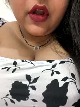 smile pretty online show from October 16, 2025, 6:42 pm