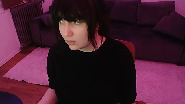 Lynylou online show from January 13, 2025, 1:56 am