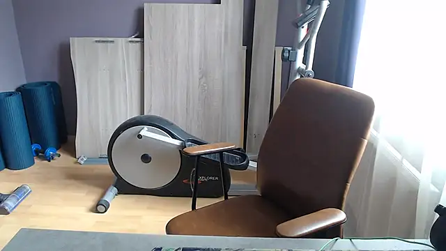 Lynylou online show from September 10, 2025, 7:30 am