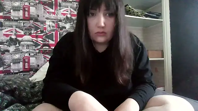 Lynylou online show from November 25, 2025, 12:05 pm