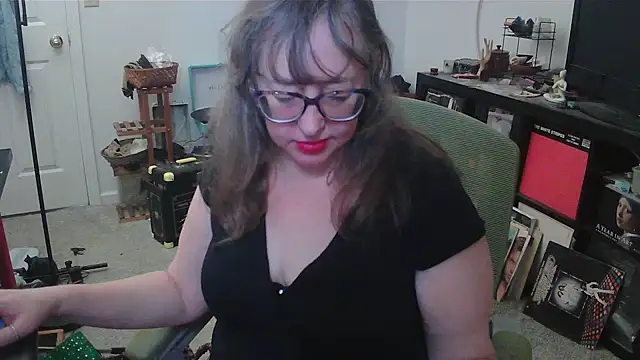 Snapshot of LilyLuscious chatting on October 18, 2025, 5:35 pm LilyLuscious online show from October 18, 2025, 5:35 pm