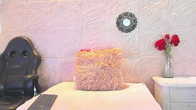 paula  cruzz online show from March 10, 2025, 6:56 pm