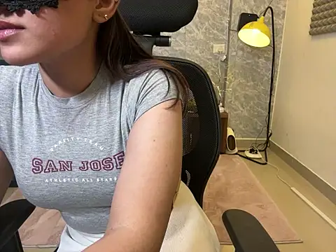 MidnightFlame online show from December 10, 2024, 7:32 pm